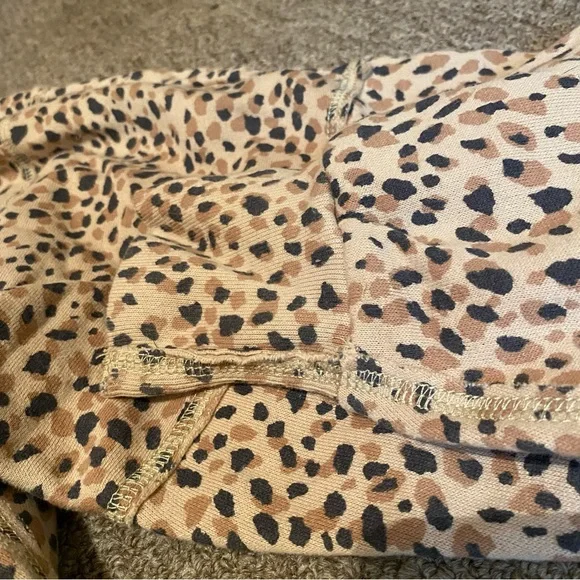 Abercrombie & Fitch Soft AF cropped cheetah print sweatshirt Size M Oversize - Picture 4 of 10